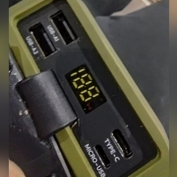 Swisstech Portable Power Bank - Picture 4 of 4